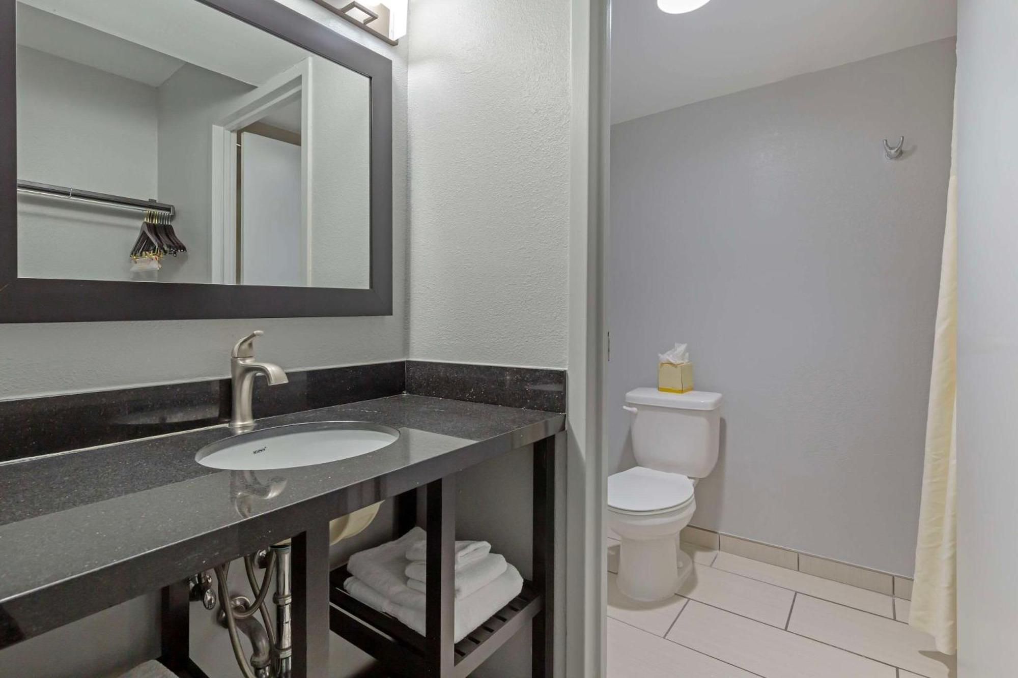 Clarion Hotel & Suites BWI Airport North Baltimore Ngoại thất bức ảnh