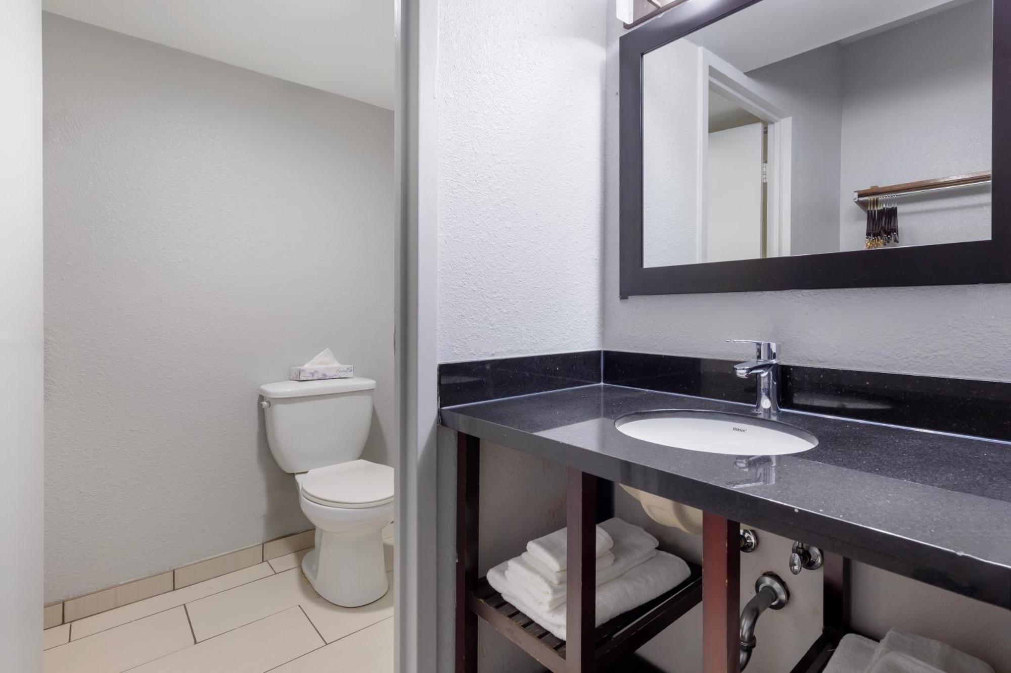Clarion Hotel & Suites BWI Airport North Baltimore Ngoại thất bức ảnh