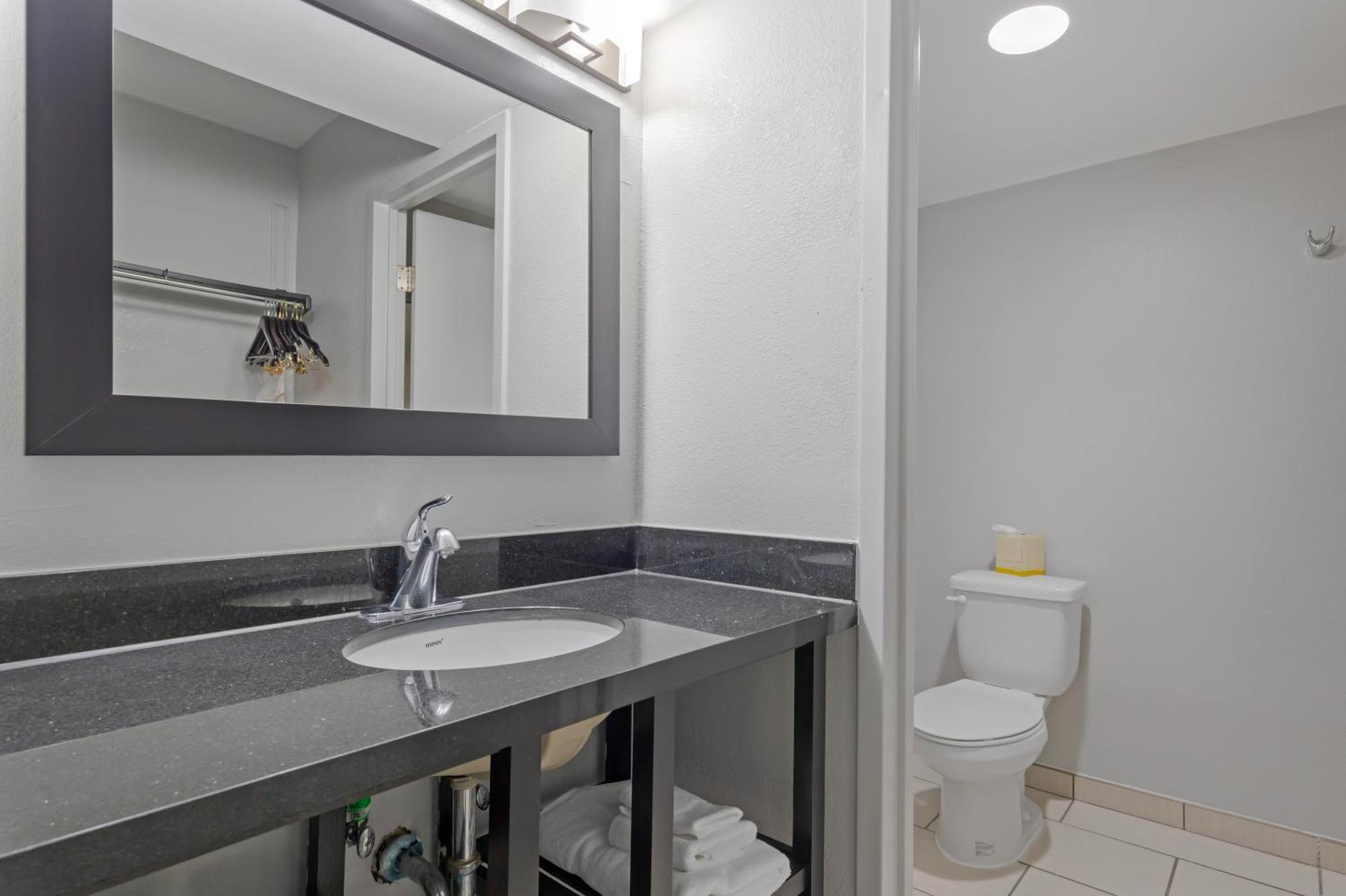Clarion Hotel & Suites BWI Airport North Baltimore Ngoại thất bức ảnh